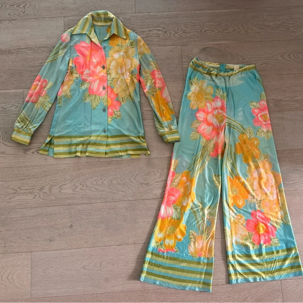 VINTAGE floral button down/pantsuit 60-70’s size small (see measurements) - Picture 2 of 15